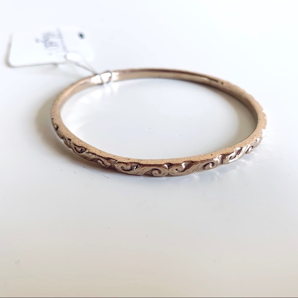 OFF 5TH Delicate gold tone bangle bracelet Scroll pattern Elegant style - Picture 1 of 5